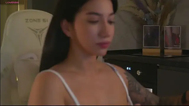 Snapshot of LeoBamble chatting on November 16, 2025, 4:12 pm LeoBamble online show from November 16, 2025, 4:12 pm