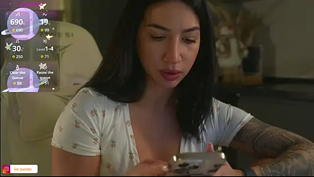 Snapshot of LeoBamble chatting on November 24, 2025, 5:12 pm LeoBamble online show from November 24, 2025, 5:12 pm