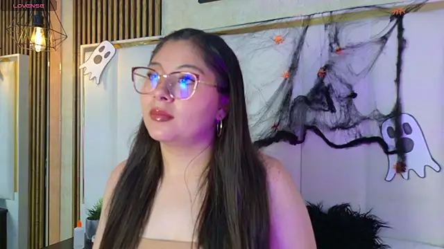 ZeleneJones online show from October 28, 2025, 11:47 am