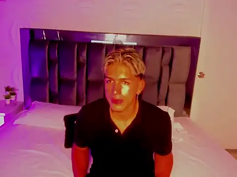 Snapshot of MathiasTaylorr chatting on October 20, 2025, 7:36 pm MathiasTaylorr online show from October 20, 2025, 7:36 pm