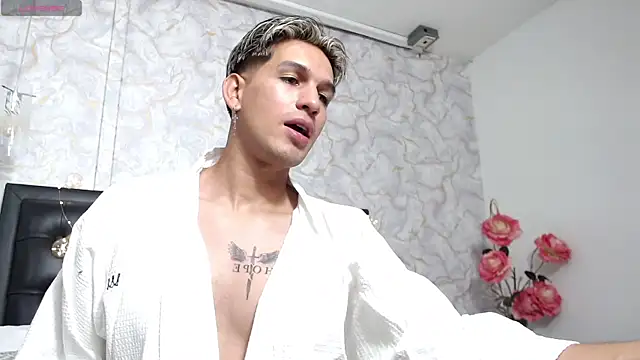 Snapshot of MathiasTaylorr chatting on October 25, 2025, 3:58 am MathiasTaylorr online show from October 25, 2025, 3:58 am