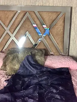 LunaMoore Pink online show from February 6, 2026, 12:41 pm