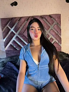 LunaMoore Pink online show from March 9, 2026, 12:42 pm