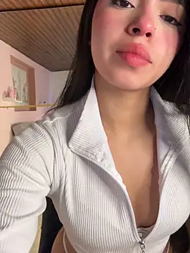 Snapshot of LunaMoore_Pink chatting on May 7, 2026, 11:48 am LunaMoore Pink online show from May 7, 2026, 11:48 am