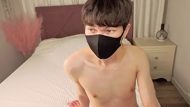 ShyAzianBoy online show from November 5, 2025, 12:38 pm