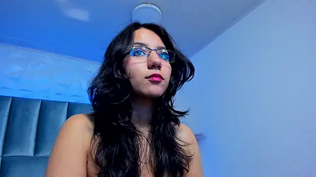 HollyPeach online show from November 24, 2025, 7:57 pm