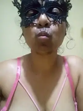 Expose Queen online show from January 14, 2026, 6:24 pm