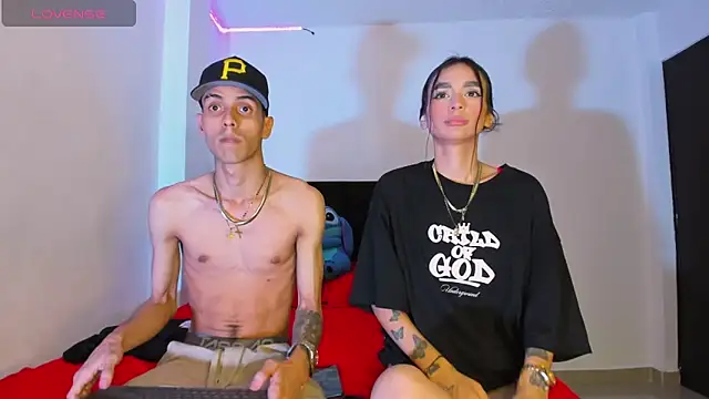 Snapshot of DerryAndIzzy chatting on February 5, 2026, 12:04 am DerryAndIzzy online show from February 5, 2026, 12:04 am