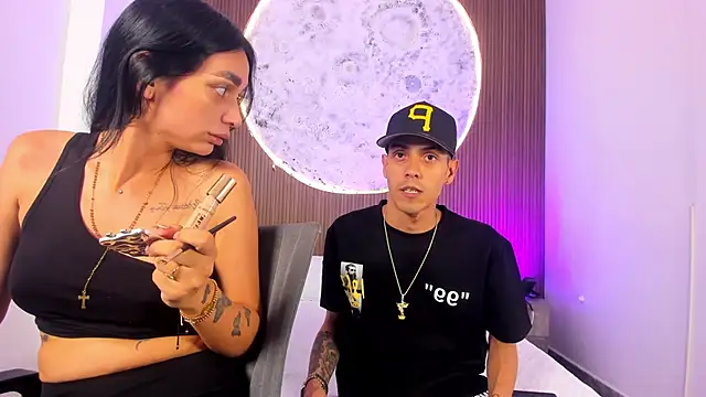 Snapshot of DerryAndIzzy chatting on March 30, 2026, 10:44 pm DerryAndIzzy online show from March 30, 2026, 10:44 pm