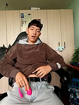 heyy noah11 online show from April 17, 2026, 1:36 pm