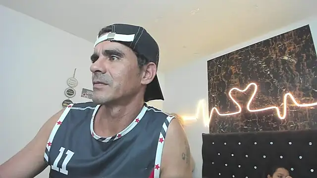 Sofi And Santy online show from May 30, 2026, 11:51 am