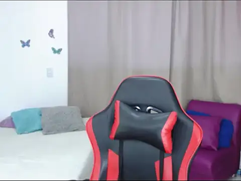 Snapshot of skarlett222 chatting on October 14, 2025, 10:43 pm skarlett222 online show from October 14, 2025, 10:43 pm