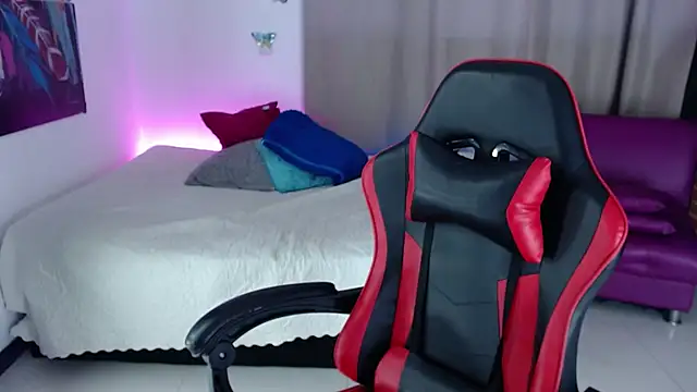 Snapshot of skarlett222 chatting on November 12, 2025, 12:44 am skarlett222 online show from November 12, 2025, 12:44 am