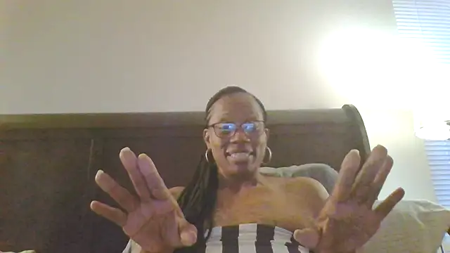 SweetCandy85 online show from October 12, 2025, 10:20 pm