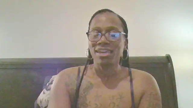 SweetCandy85 online show from October 14, 2025, 1:39 am