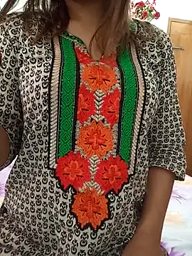 Tanha18 online show from May 8, 2026, 4:40 am