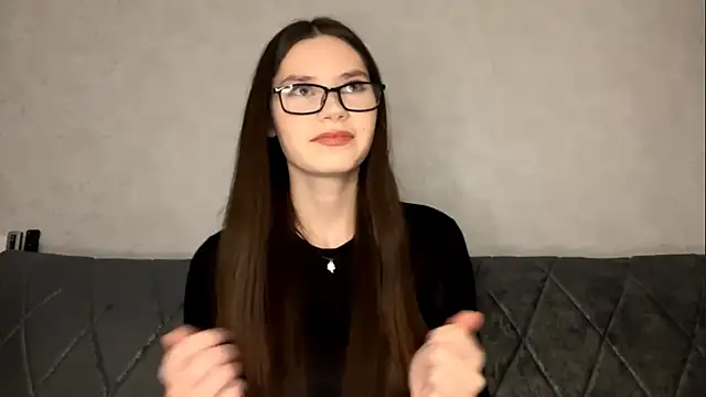 KaseyByczek online show from October 31, 2025, 3:13 pm