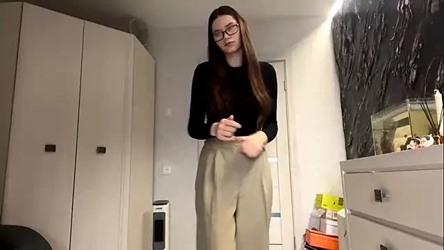 KaseyByczek online show from November 3, 2025, 9:54 am