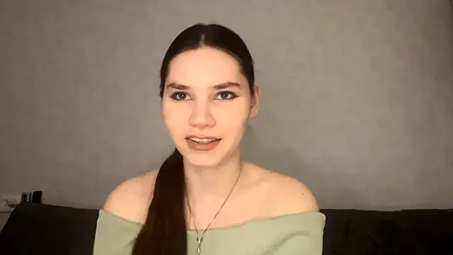 KaseyByczek online show from November 14, 2025, 3:11 pm