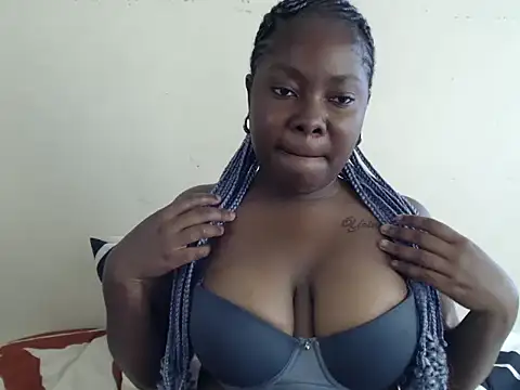 Yolaqueen04 online show from October 14, 2025, 5:52 am