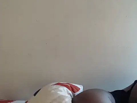 Yolaqueen04 online show from October 15, 2025, 6:02 am