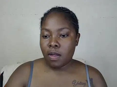 Yolaqueen04 online show from October 23, 2025, 7:34 pm