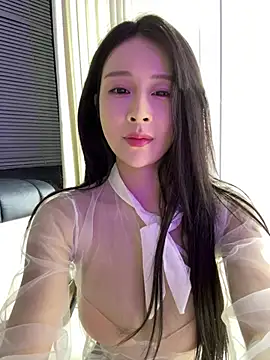 yiyi 3523 online show from June 10, 2026, 12:59 pm