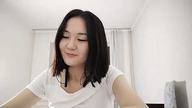 Lyndasilk online show from October 24, 2025, 2:02 pm