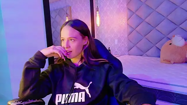 CARO ADAMS1 online show from November 25, 2025, 11:32 am