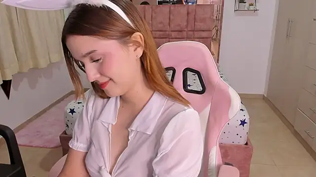 Snapshot of MIACUTEE_ chatting on June 28, 2026, 11:33 pm MIACUTEE online show from June 28, 2026, 11:33 pm