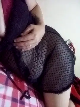 Mia-mrocia online show from October 24, 2025, 11:23 pm