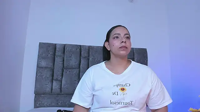 MILA QUINN online show from November 3, 2025, 9:38 pm