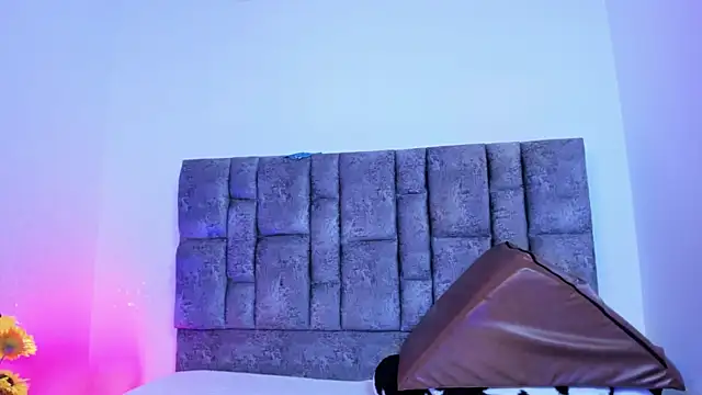 MILA QUINN online show from November 6, 2025, 9:15 pm