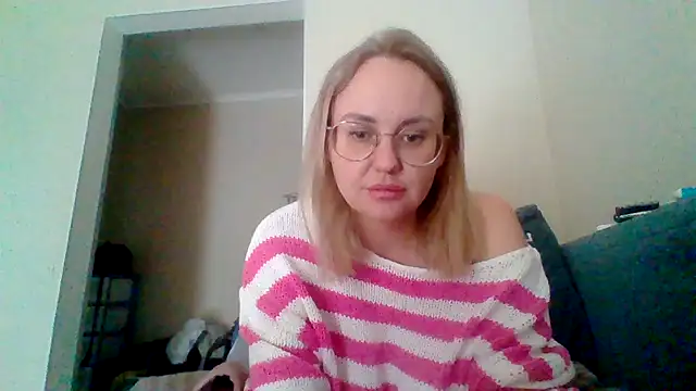 AmyDelamonico online show from October 13, 2025, 8:58 am