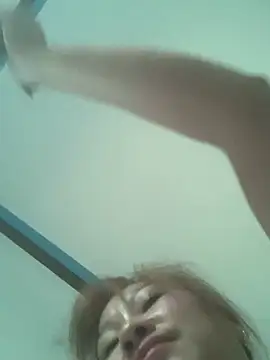 Linh sexyy online show from February 27, 2026, 3:28 am