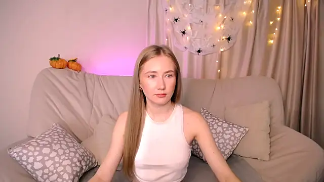 Snapshot of EllyColins chatting on October 18, 2025, 2:36 am EllyColins online show from October 18, 2025, 2:36 am