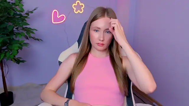 EllyColins online show from July 5, 2026, 4:30 am