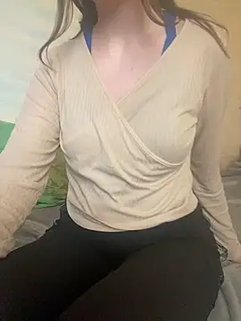 KittieCreme online show from April 11, 2026, 11:58 am