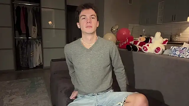 Jeremy1Scott online show from November 22, 2025, 3:27 am