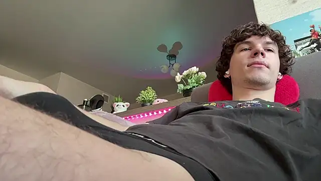 Jeremy1Scott online show from March 25, 2026, 4:40 am