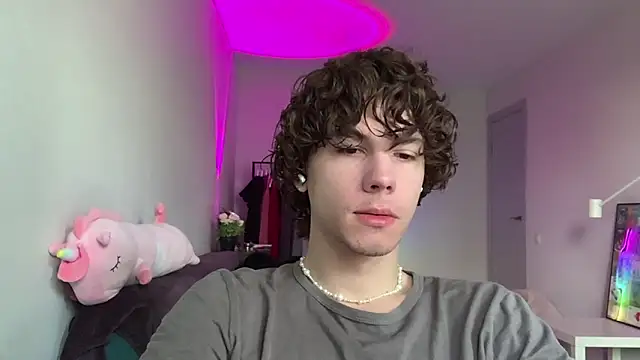 Jeremy1Scott online show from June 8, 2026, 5:41 am