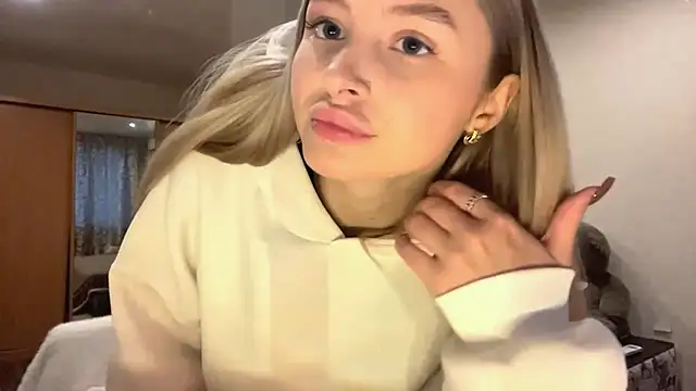 VictoriaMystery online show from October 19, 2025, 2:07 pm