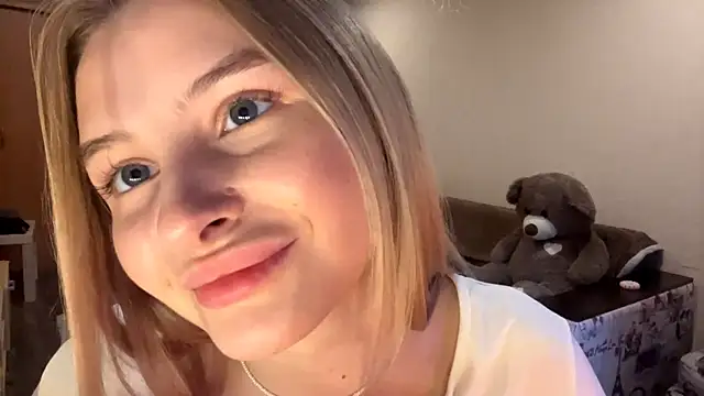 VictoriaMystery online show from October 26, 2025, 1:17 pm