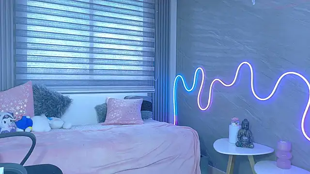 Snapshot of Naaomi_cute chatting on October 28, 2025, 8:55 pm Naaomi cute online show from October 28, 2025, 8:55 pm