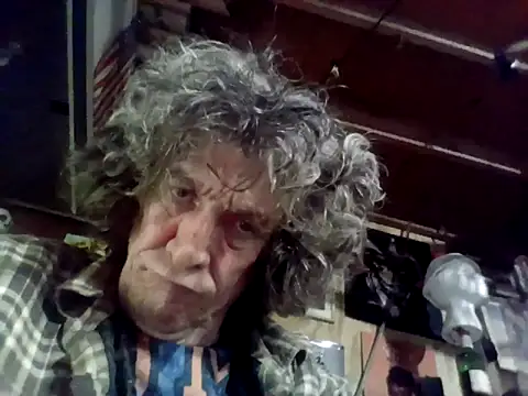Snapshot of OldManOnline chatting on April 8, 2026, 2:00 am OldManOnline online show from April 8, 2026, 2:00 am