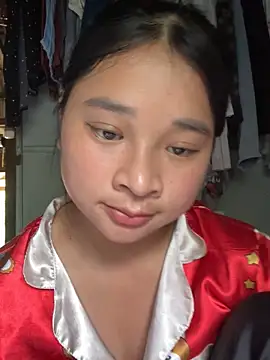 Linh-xxx online show from October 31, 2025, 6:14 am