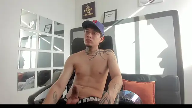 Snapshot of Sky_Wild chatting on November 4, 2025, 8:41 pm Sky Wild online show from November 4, 2025, 8:41 pm