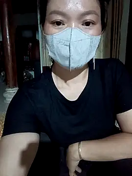 Snapshot of nat-tri chatting on October 17, 2025, 11:35 am nat-tri online show from October 17, 2025, 11:35 am