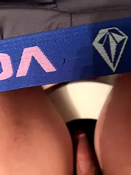 Snapshot of LilCheeky chatting on December 14, 2025, 4:29 am LilCheeky online show from December 14, 2025, 4:29 am