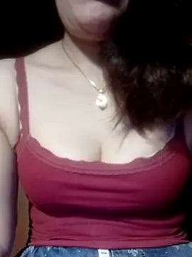 YiyinLy online show from March 28, 2026, 9:58 pm